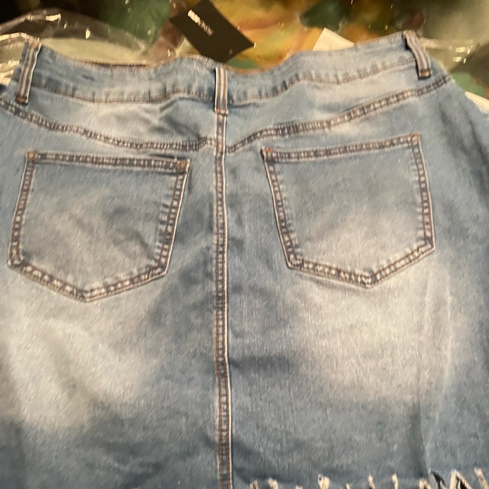 Fringed skirt - Picture 2 of 3